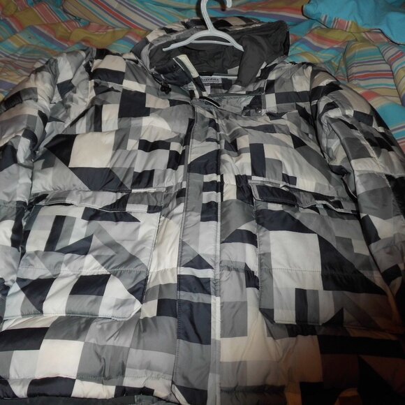 Columbia Monochrome Geometric Puffer Jacket - Picture 9 of 13
